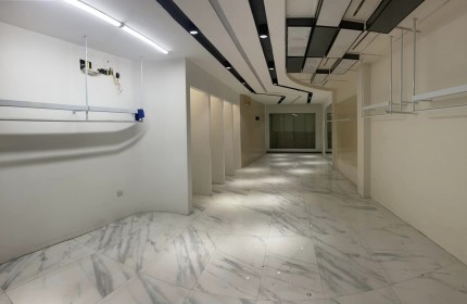 CHO THUÊ MBKD CẦU GIẤY, 3 TẦNG, THÔNG SÀN, 70M2, MT 4M, Ô TÔ ĐỖ, VỈA HÈ RỘNG,